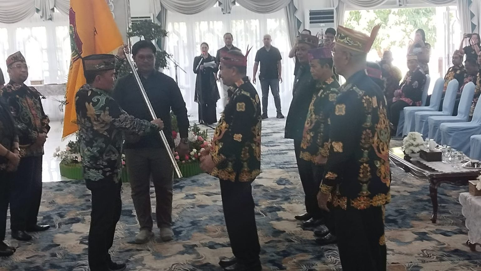 Dilepas Gubernur, Tim Pesparawi Kalimantan Tengah Ikuti Pesparawi Nasional Di Papua Barat.