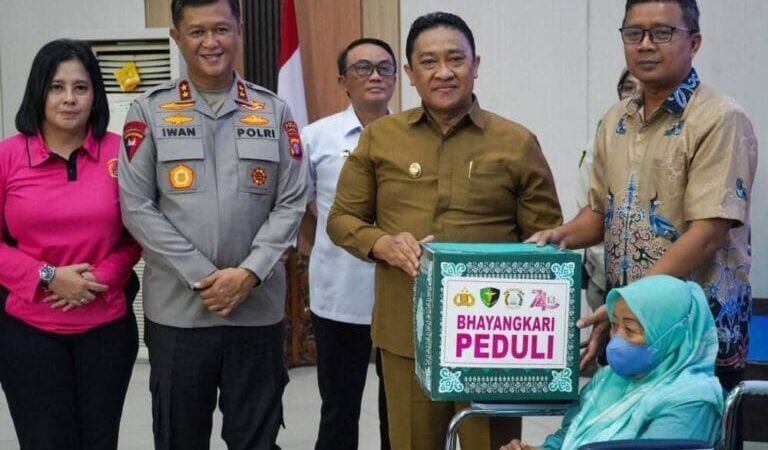 Hari Bhayangkara 80, Polda Kalteng Gelar Bakti Sosial.