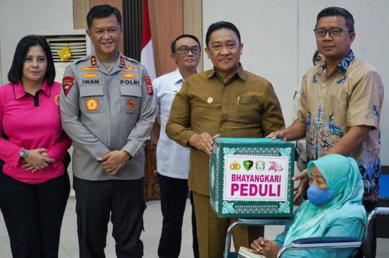 Hari Bhayangkara 80, Polda Kalteng Gelar Bakti Sosial.