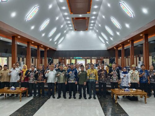 Di Diskusikan Program Bantuan Kuliah Huma Betang.