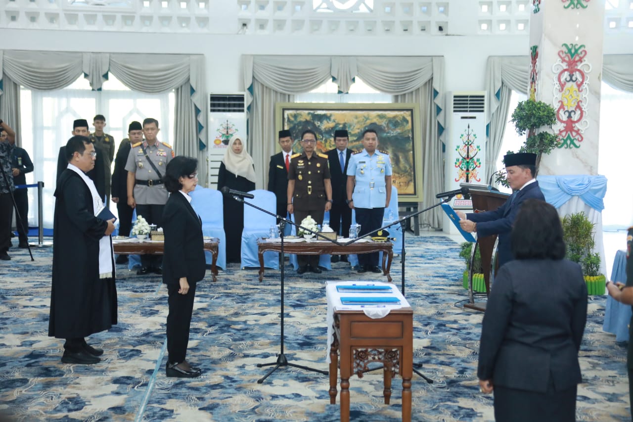 DILATIK GUBERNUR, LINAE V ADEN WANITA PERTAMA KALTENG MENJADI SEKDA DEFINITIF.