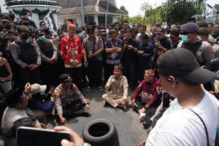 Temui Pendemo PLN, Gubernur Fasilitasi Manager UID Kalselteng.