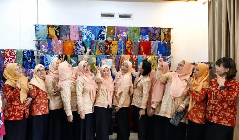 DPW RSUD.Doris Silvanus Tinjau dan Dukung Kriya Benang Bintik Paramita.