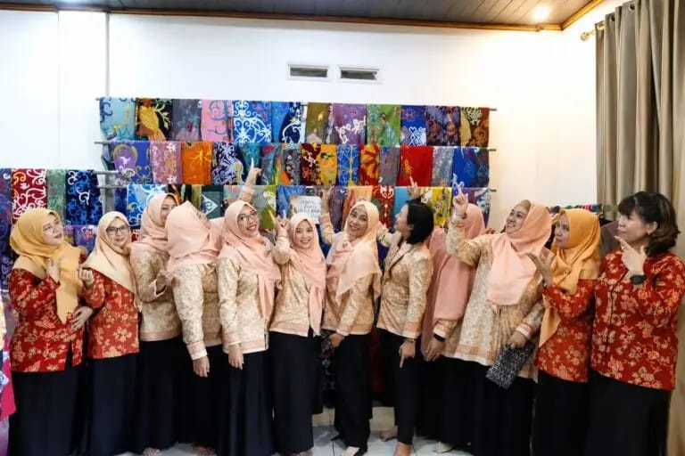 DPW RSUD.Doris Silvanus Tinjau dan Dukung Kriya Benang Bintik Paramita.
