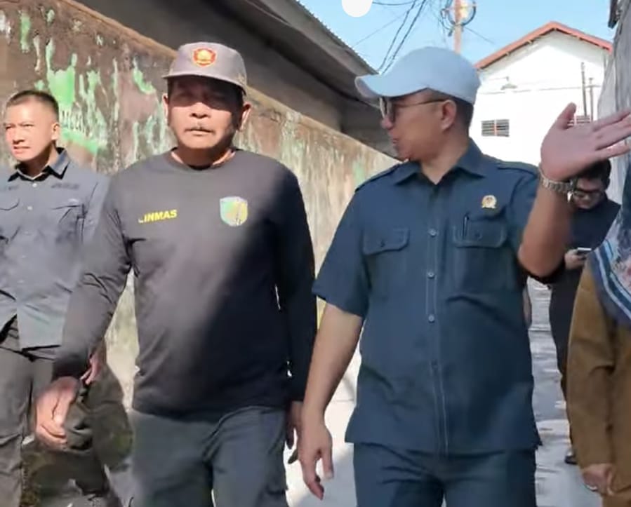 Wakil Ketua DPRD Kalteng Junaidi Tinjau Koran Kebakaran Jalan Murjani.