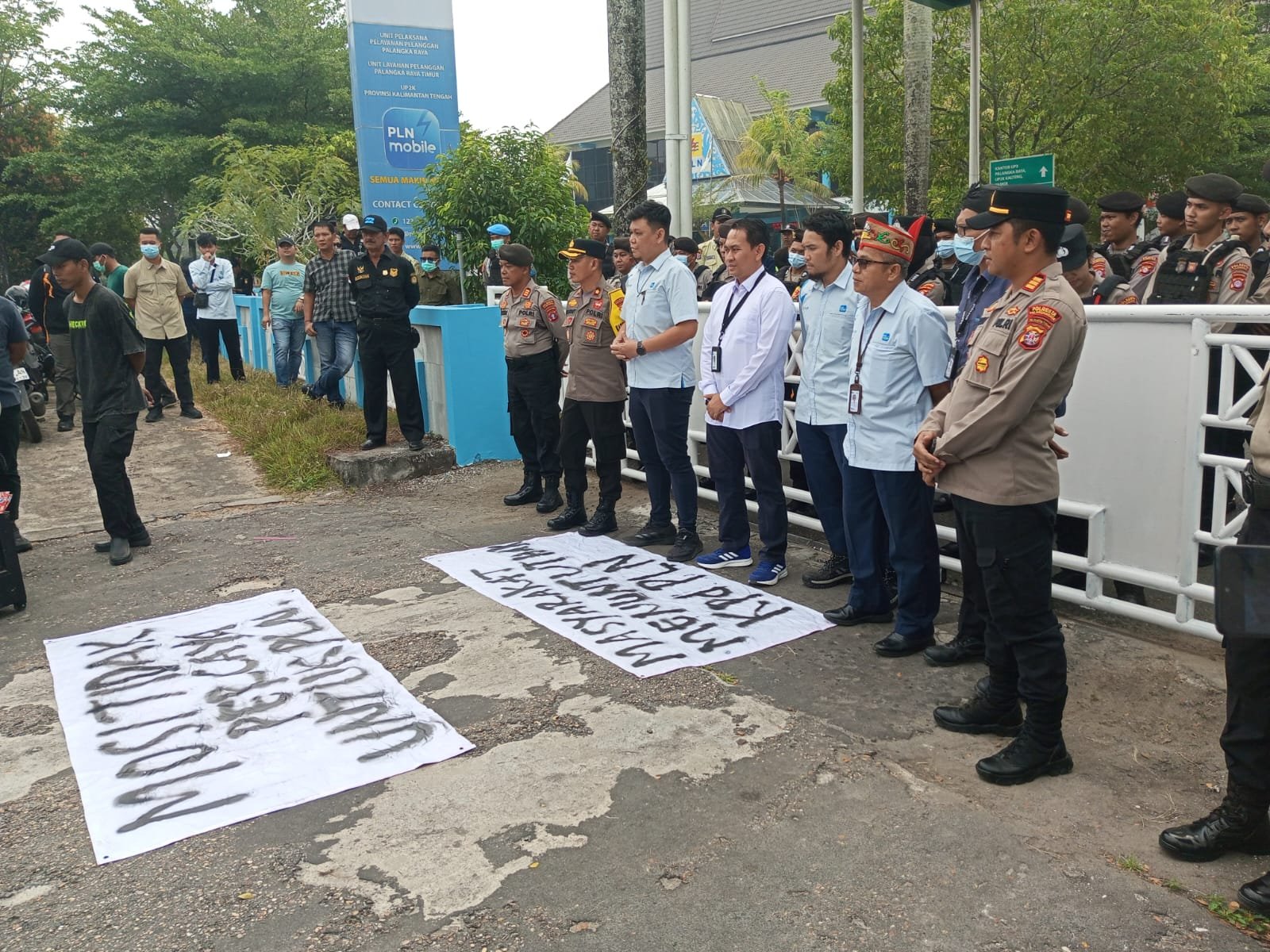 Dampak Pemadaman, Perhimpunan Perunggasan Kalteng Demo Damai PLN Kalteng.