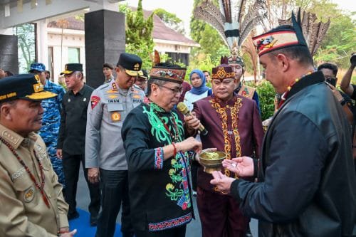 Kedatangan Kepala BNN Disambut Gubernur Agustiar Sabran.