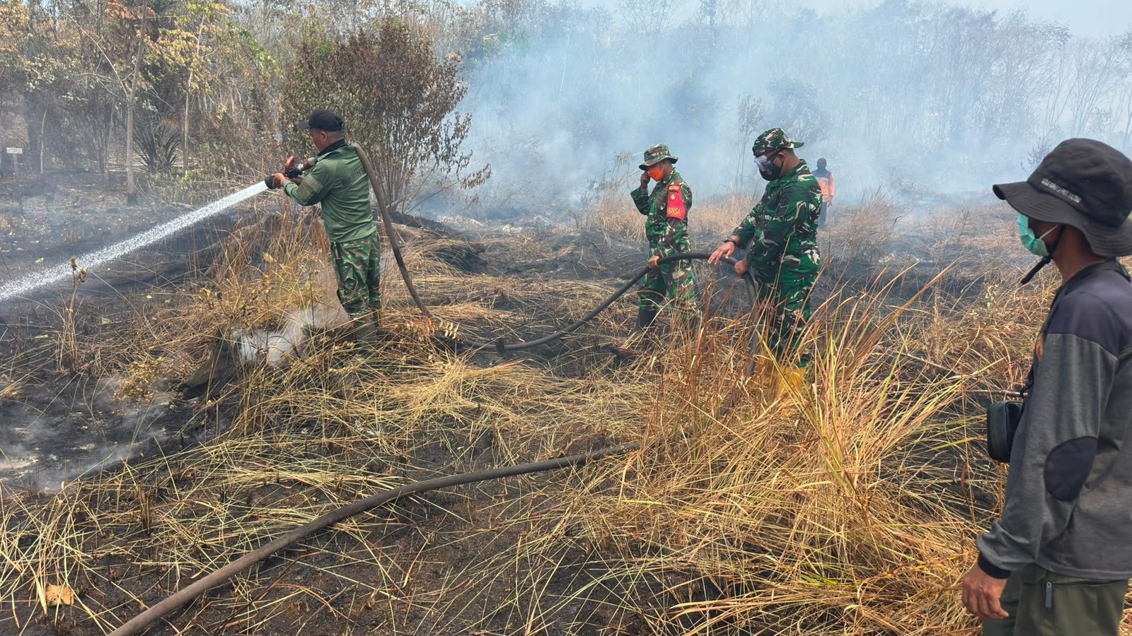 Cegah Karhutla Meluas, Satgas Siaga Karhutla Kodim 1016/Plk Terus Padamkan Api