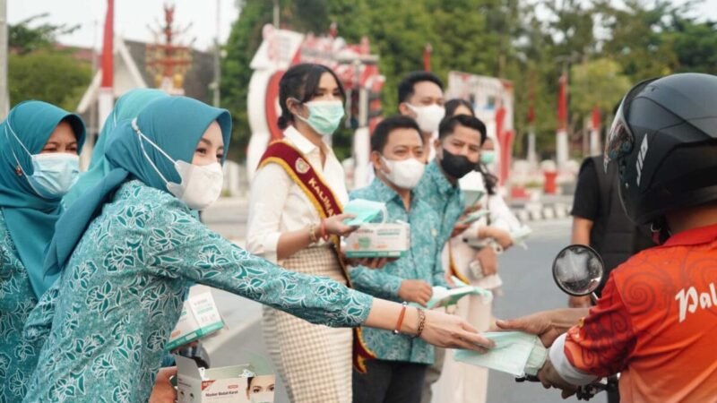 Terdampak Kabut Asap 6.000 Warga Terpapar ISPA, TP-PKKK Bagi-bagi Masker Gratis.