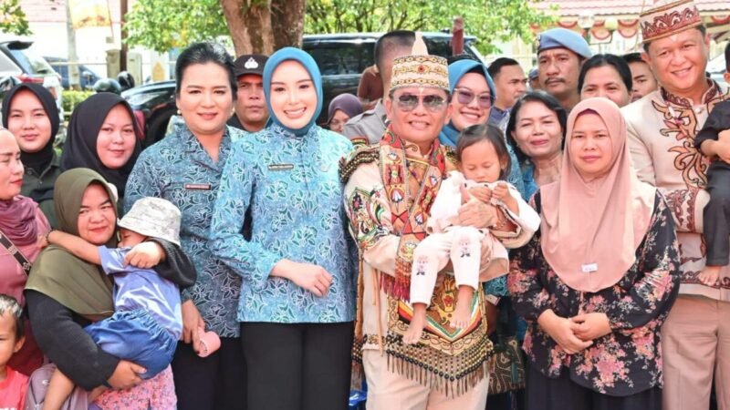 Di Mura, Gubernur Tinjau Layanan Kesehatan Gratis dan Pasar Murah.