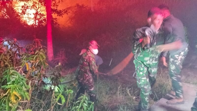 Tak Kenal Waktu, Satgas Karhutla Kodim 1016/Plk Terus Padamkan Api