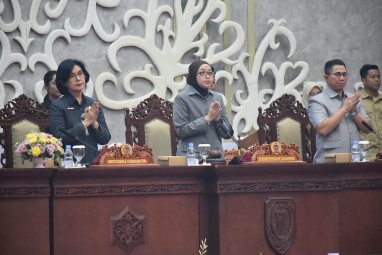 Paripurna 6 DPRD Kalteng Sampaikan Pemandangan Umum.