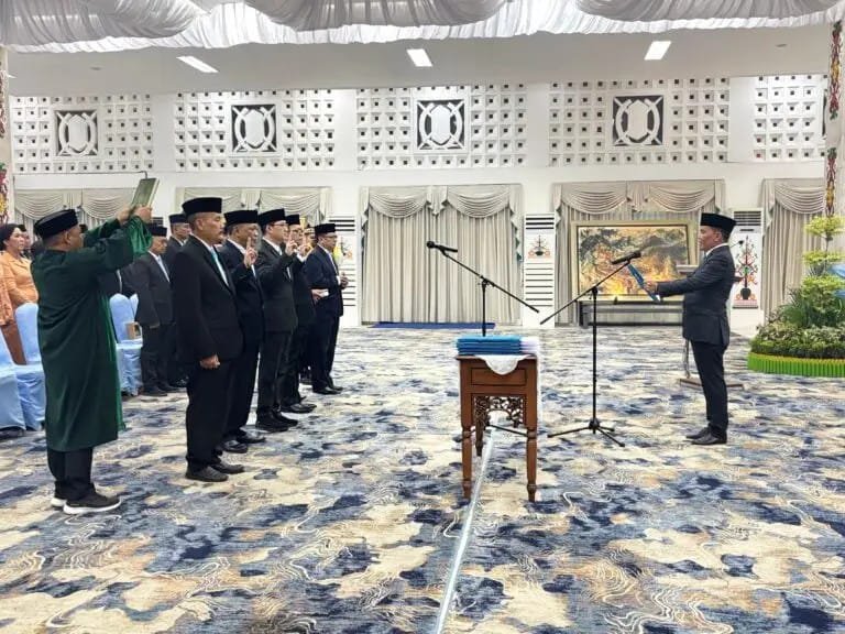 Gubernur Lantik Lima Pejabat Pratama, Ingatkan Bekerja Secara Terukur.
