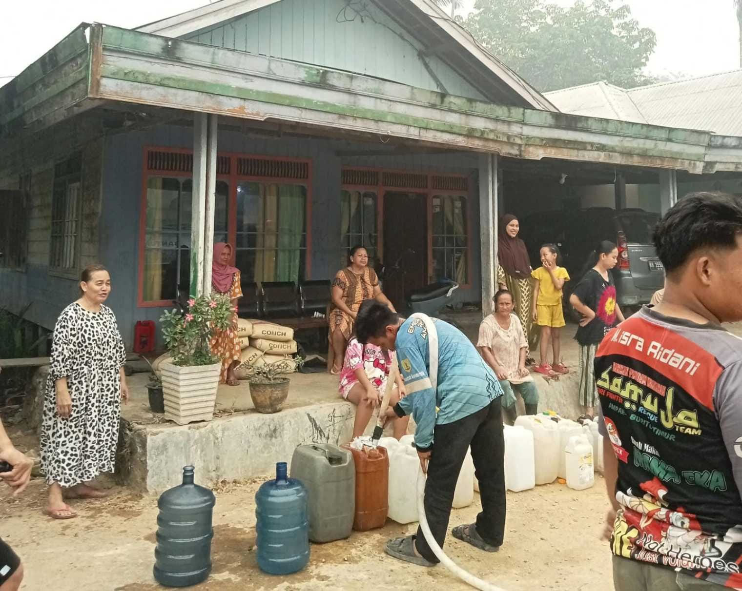 Pemerintah Kalteng Salurkan Bantuan Air Bersih.