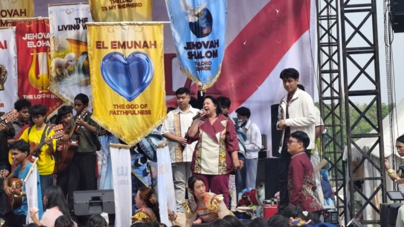 Konser Doa untuk Bangsa di TMII: Bunda Iin Sampaikan Firman, Serukan Indonesia Bangkit dan Menjadi Terang