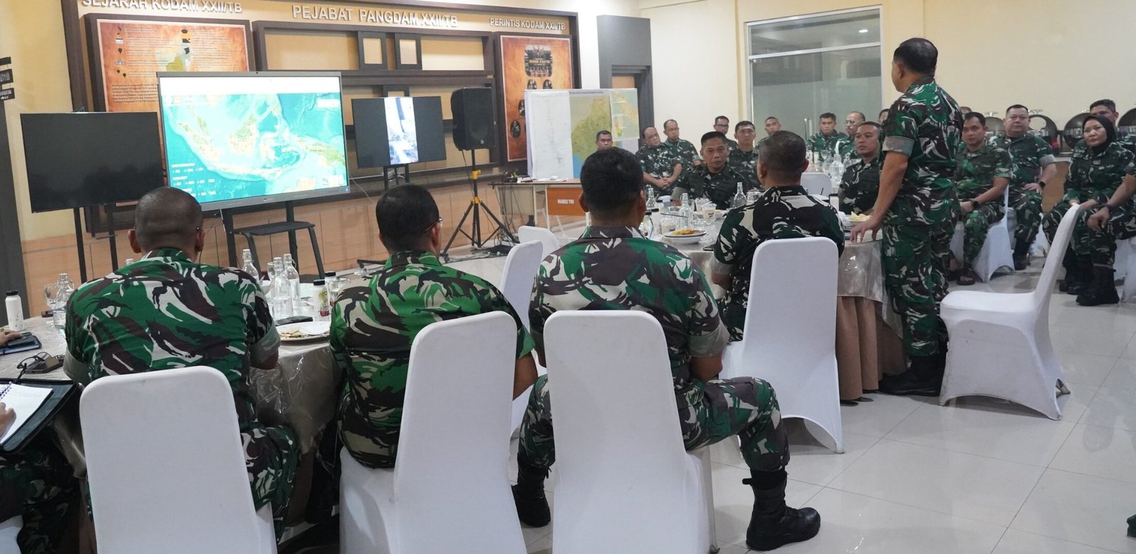 PANGDAM XXII/TB BERIKAN ARAHAN KEPADA PJU KODAM, TEKANKAN OPTIMALISASI KINERJA DAN KESIAPAN ORGANISASI TAHUN 2027.
