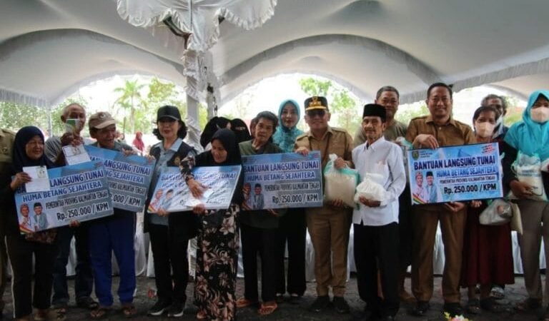 Di Sukamara, Gubernur Kalteng Hadir Beri Bantuan Pangan, KHBS dan Kesehatan
