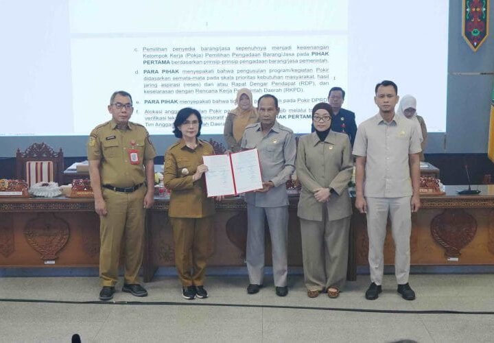 Riska Agustina Pimpin Paripurna 9 DPRD Kalteng, Laporkan Hasil Reses.