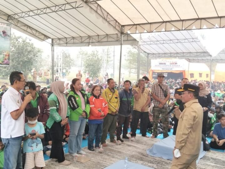 Peduli Jasa Transportasi, Gubernur Salurkan Bansos 1.200 Paket.